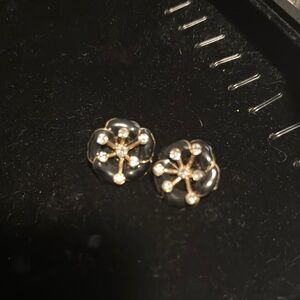 Elegant Gold and Black Flower Earrings
